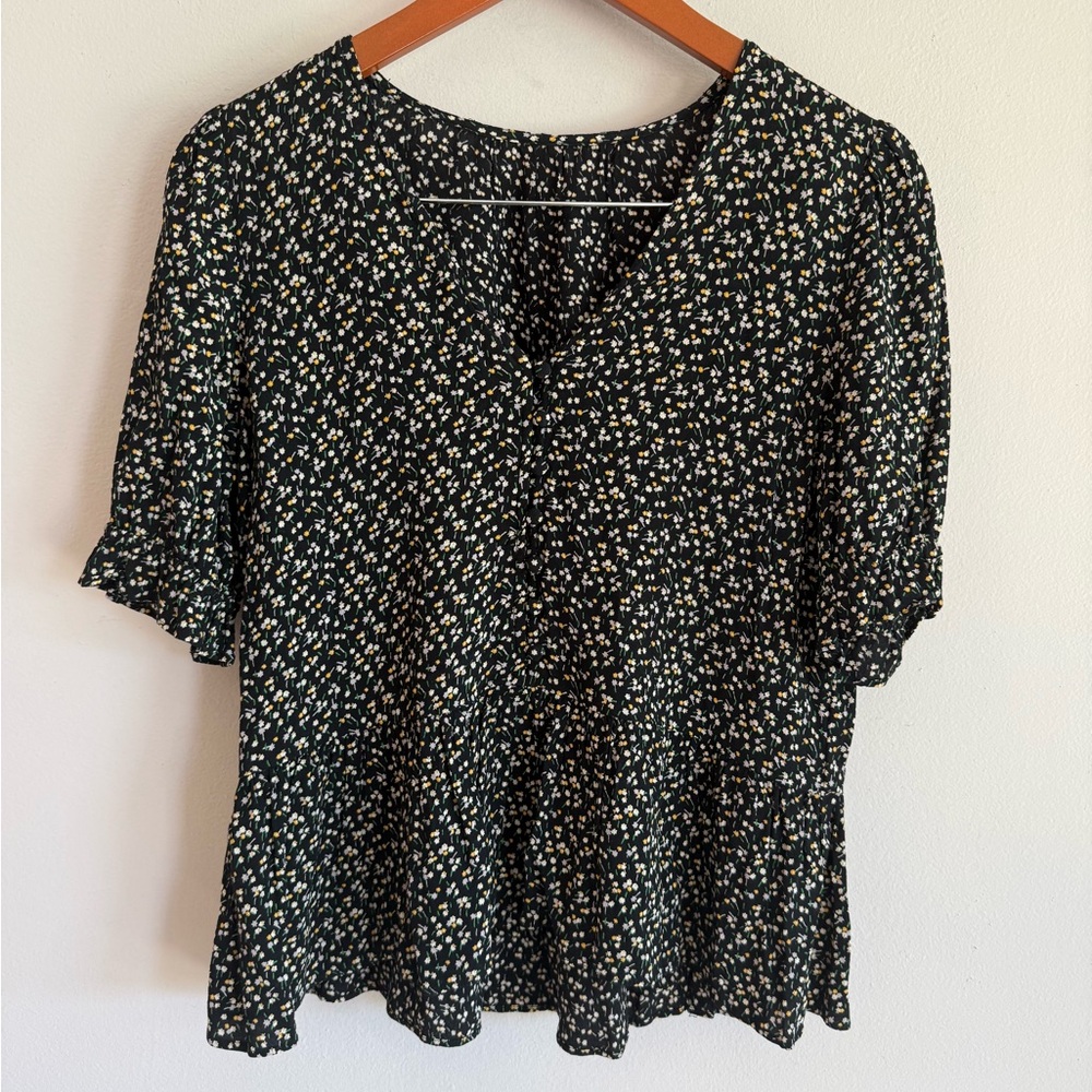 Floral Black and White Women's Top‎ size small